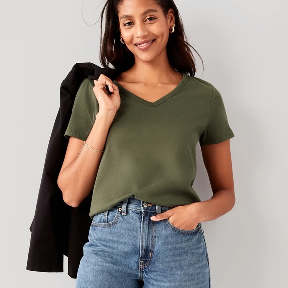 NWT OLD NAVY EveryWear V-Neck Slub-Knit T- SHIRT Color:
Alpine Tundra - Picture 4 of 7